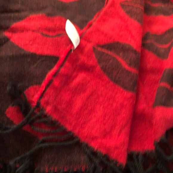 Victoria Secret red & black lip print blanket with fringe great throw - Picture 10 of 14